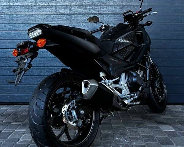 Черный Хонда NC 750X, объемом двигателя 0.75 л и пробегом 22 тыс. км за 8000 $, фото 4 на Automoto.ua