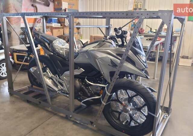 Серый Хонда NC 750X, объемом двигателя 0.75 л и пробегом 10 тыс. км за 11000 $, фото 4 на Automoto.ua