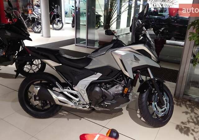 Серый Хонда NC 750X, объемом двигателя 0.75 л и пробегом 10 тыс. км за 11000 $, фото 9 на Automoto.ua