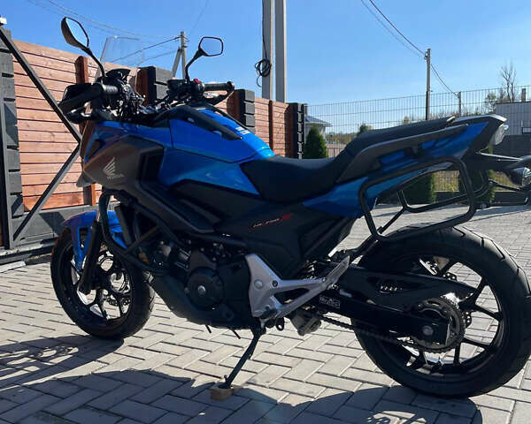 Синий Хонда NC 750X, объемом двигателя 0.75 л и пробегом 8 тыс. км за 9500 $, фото 1 на Automoto.ua