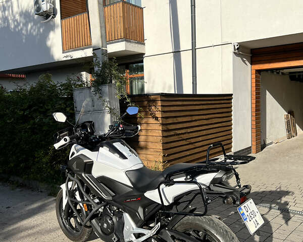 Белый Хонда NC 750XA, объемом двигателя 0.75 л и пробегом 49 тыс. км за 8490 $, фото 6 на Automoto.ua