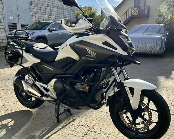 Белый Хонда NC 750XA, объемом двигателя 0.75 л и пробегом 49 тыс. км за 8490 $, фото 4 на Automoto.ua