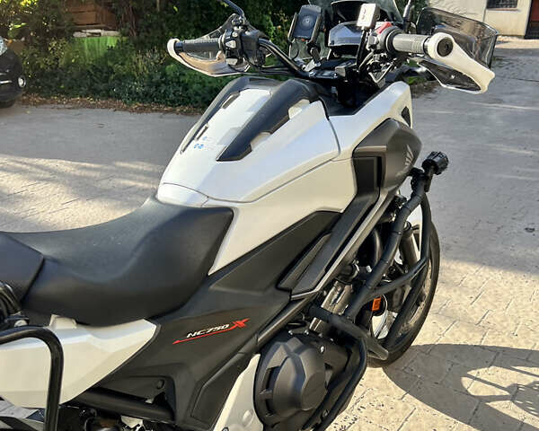 Белый Хонда NC 750XA, объемом двигателя 0.75 л и пробегом 49 тыс. км за 8490 $, фото 5 на Automoto.ua