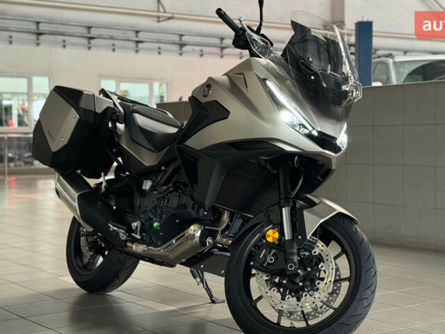 Хонда NT 1100, объемом двигателя 1.08 л и пробегом 0 тыс. км за 18144 $, фото 2 на Automoto.ua