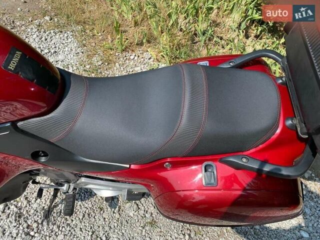 Красный Хонда NT 650V Deauville, объемом двигателя 0.65 л и пробегом 50 тыс. км за 3800 $, фото 6 на Automoto.ua