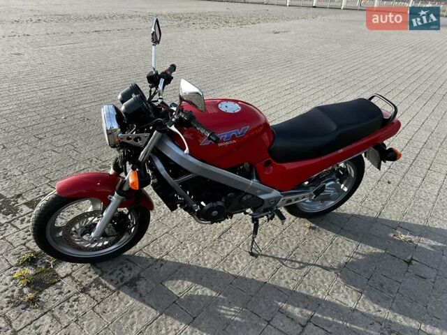 Красный Хонда NTV 650 (Revere), объемом двигателя 0.65 л и пробегом 32 тыс. км за 3000 $, фото 3 на Automoto.ua