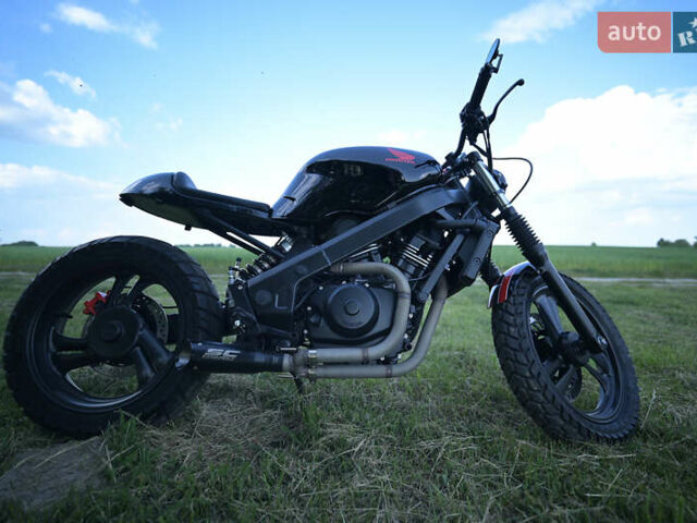 Красный Хонда NTV 650 (Revere), объемом двигателя 0.65 л и пробегом 50 тыс. км за 6500 $, фото 1 на Automoto.ua