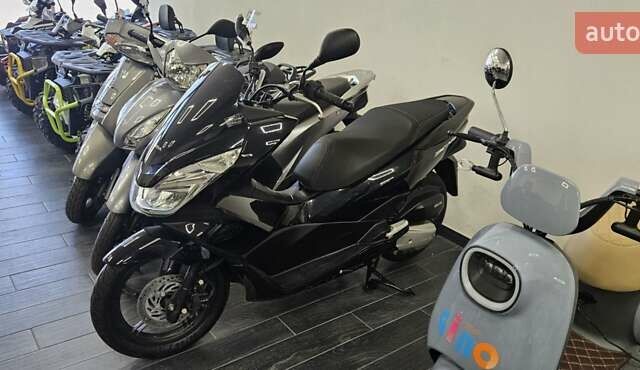 Чорний Хонда PCX 150, об'ємом двигуна 0 л та пробігом 28 тис. км за 2000 $, фото 4 на Automoto.ua