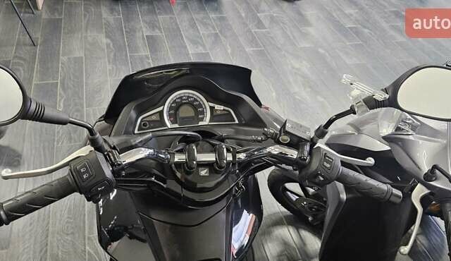 Чорний Хонда PCX 150, об'ємом двигуна 0 л та пробігом 28 тис. км за 2000 $, фото 1 на Automoto.ua