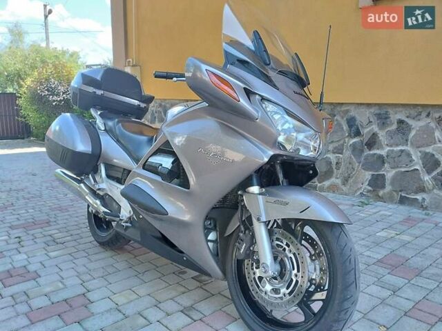 Серый Хонда ST 1300 Pan European, объемом двигателя 1.3 л и пробегом 50 тыс. км за 6500 $, фото 1 на Automoto.ua