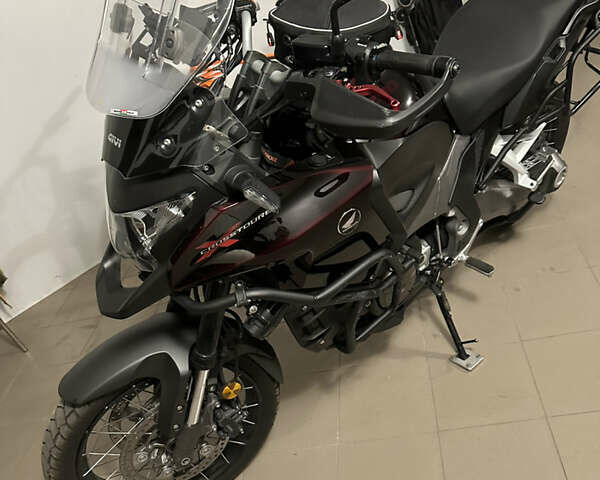 Чорний Хонда VFR 1200XD, об'ємом двигуна 1.24 л та пробігом 50 тис. км за 12500 $, фото 5 на Automoto.ua