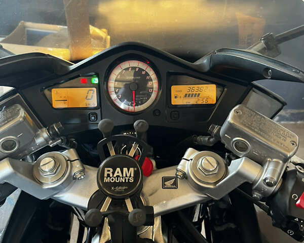 Черный Хонда VFR 800F Interceptor, объемом двигателя 0.8 л и пробегом 36 тыс. км за 5700 $, фото 6 на Automoto.ua