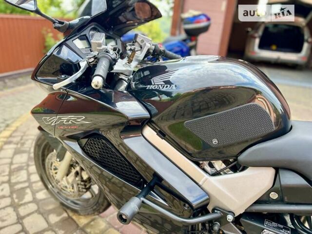 Черный Хонда VFR 800F Interceptor, объемом двигателя 0.78 л и пробегом 51 тыс. км за 5300 $, фото 5 на Automoto.ua