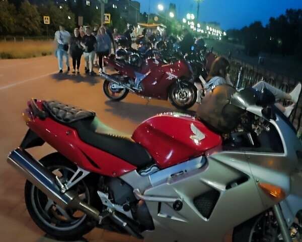 Червоний Хонда VFR 800F Interceptor, об'ємом двигуна 0.78 л та пробігом 36 тис. км за 3900 $, фото 5 на Automoto.ua