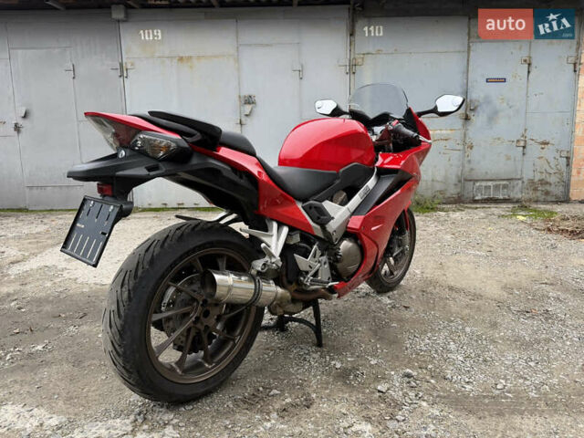Хонда VFR 800F Interceptor 2015 у Києві на Automoto.ua Червоний Хонда VFR 800F Interceptor, об'ємом двигуна 0.8 л та пробігом 15 тис. км за 7900 $, фото 6 на Automoto.ua