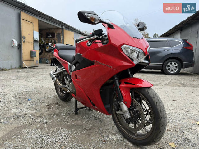 Хонда VFR 800F Interceptor 2015 у Києві на Automoto.ua Червоний Хонда VFR 800F Interceptor, об'ємом двигуна 0.8 л та пробігом 15 тис. км за 7900 $, фото 3 на Automoto.ua