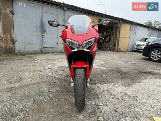 Хонда VFR 800F Interceptor 2015 у Києві на Automoto.ua Червоний Хонда VFR 800F Interceptor, об'ємом двигуна 0.8 л та пробігом 15 тис. км за 7900 $, фото 5 на Automoto.ua