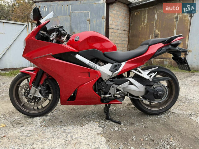 Хонда VFR 800F Interceptor 2015 у Києві на Automoto.ua Червоний Хонда VFR 800F Interceptor, об'ємом двигуна 0.8 л та пробігом 15 тис. км за 7900 $, фото 1 на Automoto.ua