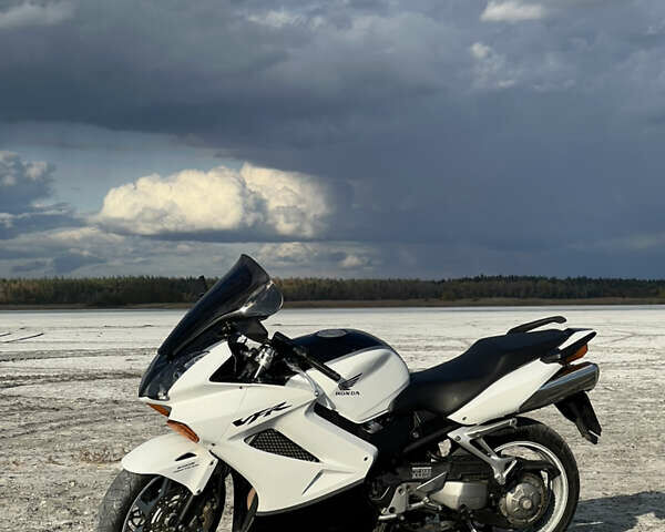 Хонда VFR 800F Interceptor, объемом двигателя 0 л и пробегом 34 тыс. км за 4400 $, фото 4 на Automoto.ua