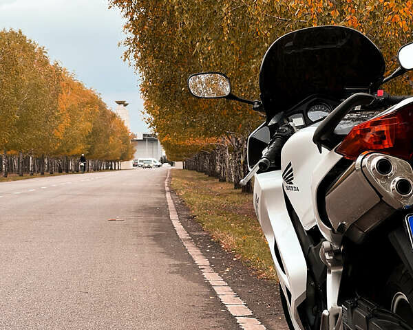 Хонда VFR 800F Interceptor, объемом двигателя 0 л и пробегом 34 тыс. км за 4400 $, фото 3 на Automoto.ua