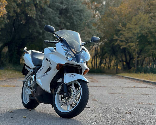 Хонда VFR 800F Interceptor, объемом двигателя 0 л и пробегом 34 тыс. км за 4400 $, фото 6 на Automoto.ua