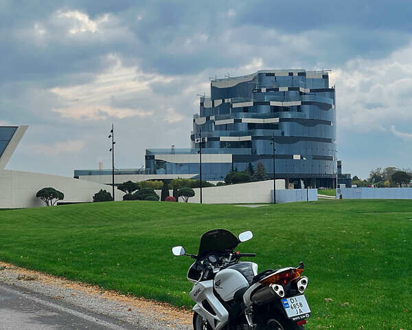 Хонда VFR 800F Interceptor, объемом двигателя 0 л и пробегом 34 тыс. км за 4400 $, фото 2 на Automoto.ua