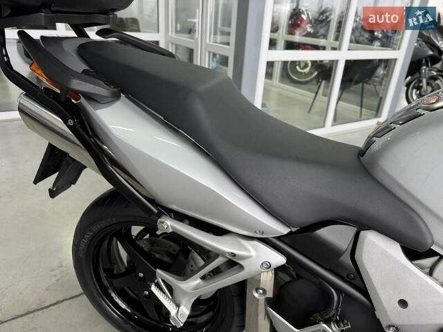 Хонда VFR 800F Interceptor, объемом двигателя 0.8 л и пробегом 38 тыс. км за 5599 $, фото 9 на Automoto.ua