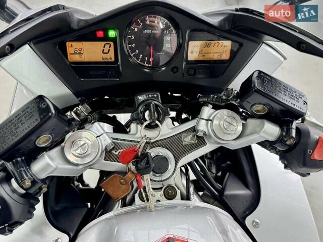 Хонда VFR 800F Interceptor, объемом двигателя 0.8 л и пробегом 38 тыс. км за 5599 $, фото 18 на Automoto.ua