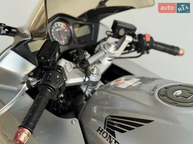 Хонда VFR 800F Interceptor, объемом двигателя 0.8 л и пробегом 60 тыс. км за 5500 $, фото 29 на Automoto.ua