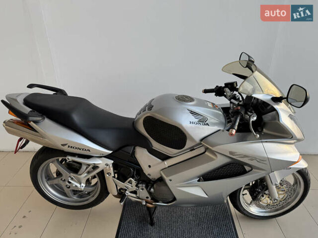 Хонда VFR 800F Interceptor, объемом двигателя 0.8 л и пробегом 60 тыс. км за 5500 $, фото 4 на Automoto.ua