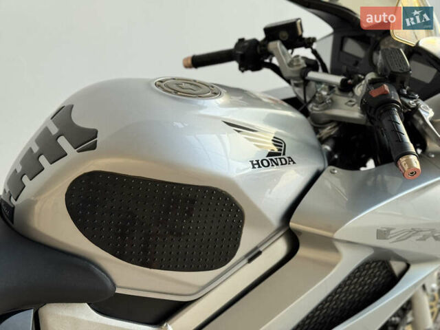 Хонда VFR 800F Interceptor, объемом двигателя 0.8 л и пробегом 60 тыс. км за 5500 $, фото 15 на Automoto.ua