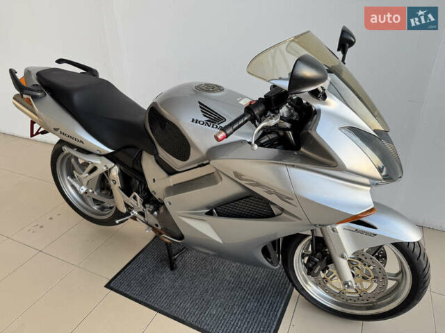 Хонда VFR 800F Interceptor, объемом двигателя 0.8 л и пробегом 60 тыс. км за 5500 $, фото 3 на Automoto.ua