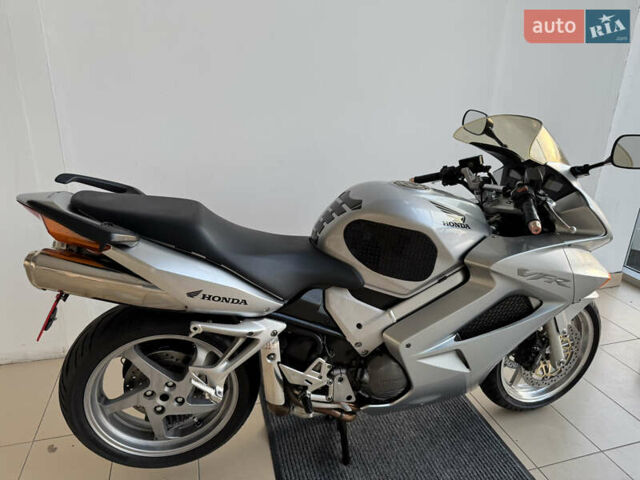 Хонда VFR 800F Interceptor, объемом двигателя 0.8 л и пробегом 60 тыс. км за 5500 $, фото 5 на Automoto.ua