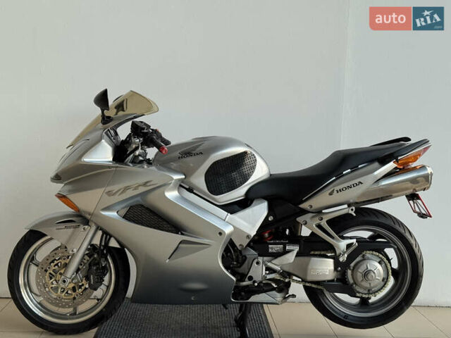 Хонда VFR 800F Interceptor, объемом двигателя 0.8 л и пробегом 60 тыс. км за 5500 $, фото 7 на Automoto.ua