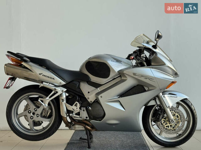 Хонда VFR 800F Interceptor, объемом двигателя 0.8 л и пробегом 60 тыс. км за 5500 $, фото 1 на Automoto.ua