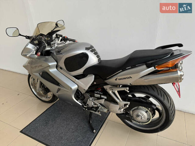Хонда VFR 800F Interceptor, объемом двигателя 0.8 л и пробегом 60 тыс. км за 5500 $, фото 11 на Automoto.ua