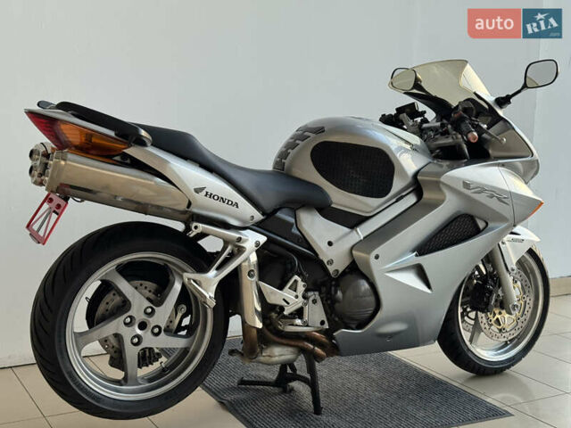 Хонда VFR 800F Interceptor, объемом двигателя 0.8 л и пробегом 60 тыс. км за 5500 $, фото 2 на Automoto.ua