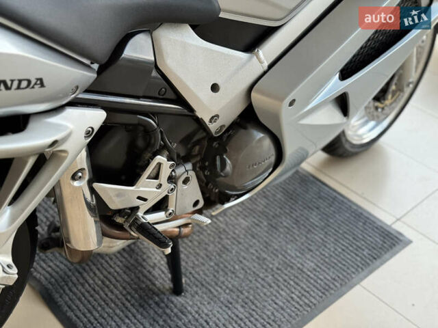 Хонда VFR 800F Interceptor, объемом двигателя 0.8 л и пробегом 60 тыс. км за 5500 $, фото 18 на Automoto.ua