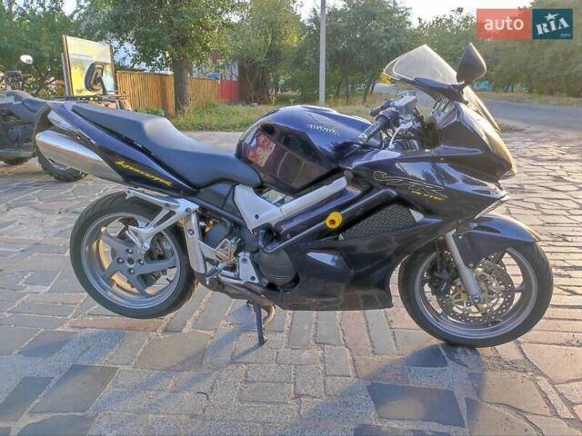 Хонда VFR 800F Interceptor, объемом двигателя 0 л и пробегом 18 тыс. км за 5000 $, фото 3 на Automoto.ua