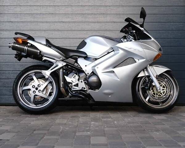 Сірий Хонда VFR 800F Interceptor, об'ємом двигуна 0.8 л та пробігом 18 тис. км за 5800 $, фото 1 на Automoto.ua