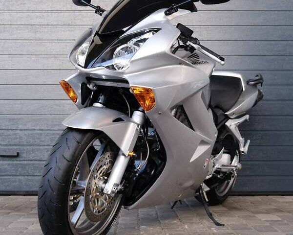 Серый Хонда VFR 800F Interceptor, объемом двигателя 0.8 л и пробегом 18 тыс. км за 5800 $, фото 2 на Automoto.ua