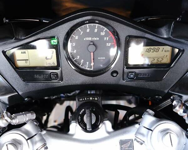 Серый Хонда VFR 800F Interceptor, объемом двигателя 0.8 л и пробегом 18 тыс. км за 5900 $, фото 3 на Automoto.ua