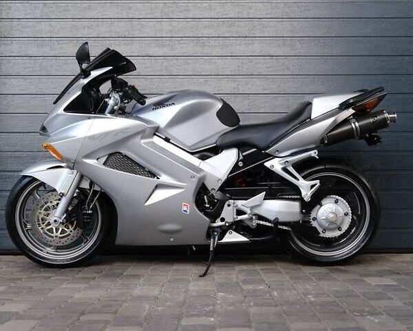 Серый Хонда VFR 800F Interceptor, объемом двигателя 0.8 л и пробегом 18 тыс. км за 5800 $, фото 5 на Automoto.ua