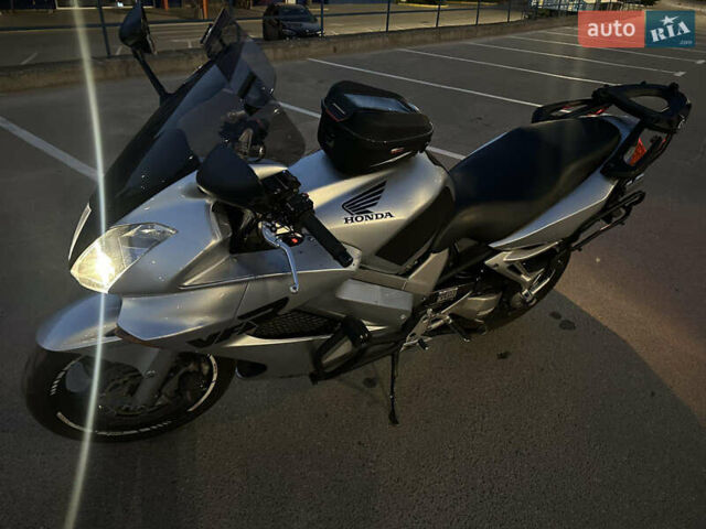 Серый Хонда VFR 800F Interceptor, объемом двигателя 0.78 л и пробегом 61 тыс. км за 4800 $, фото 5 на Automoto.ua