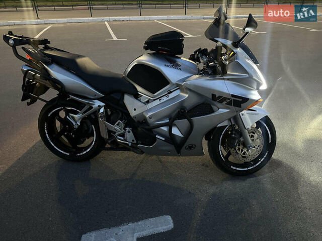 Серый Хонда VFR 800F Interceptor, объемом двигателя 0.78 л и пробегом 61 тыс. км за 4800 $, фото 11 на Automoto.ua