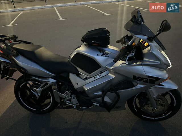 Серый Хонда VFR 800F Interceptor, объемом двигателя 0.78 л и пробегом 61 тыс. км за 4800 $, фото 3 на Automoto.ua
