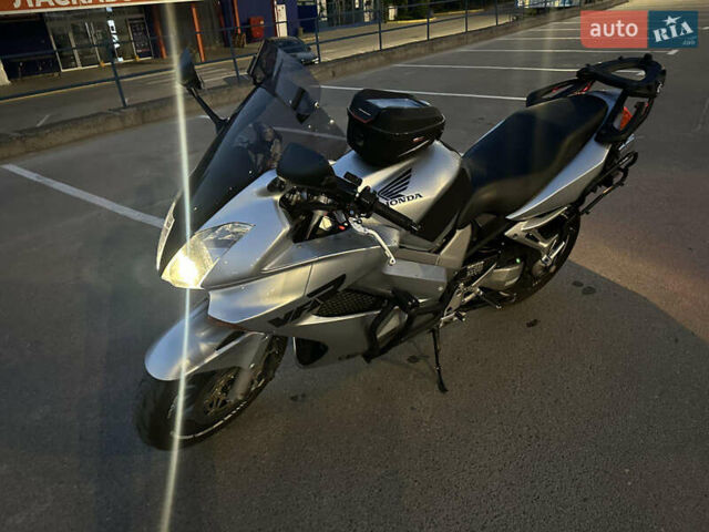 Серый Хонда VFR 800F Interceptor, объемом двигателя 0.78 л и пробегом 61 тыс. км за 4800 $, фото 8 на Automoto.ua