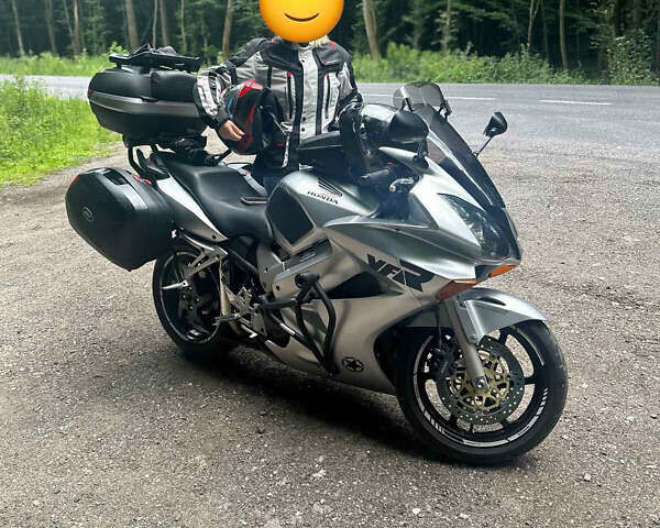 Серый Хонда VFR 800F Interceptor, объемом двигателя 0.78 л и пробегом 61 тыс. км за 4800 $, фото 1 на Automoto.ua