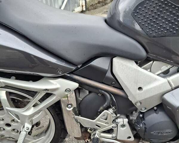 Серый Хонда VFR 800F Interceptor, объемом двигателя 0.8 л и пробегом 65 тыс. км за 4650 $, фото 2 на Automoto.ua