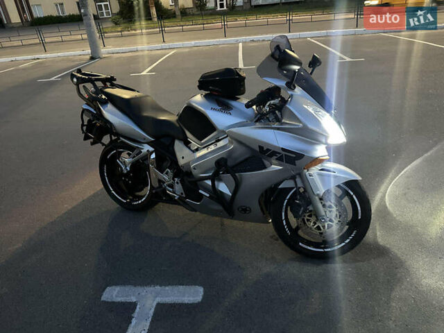Серый Хонда VFR 800F Interceptor, объемом двигателя 0.78 л и пробегом 61 тыс. км за 4800 $, фото 12 на Automoto.ua